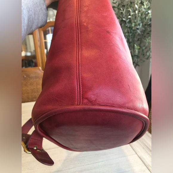 COACH VINTAGE RED LEATHER SLING BAG #9929 WITH HANGTAG - Picture 14 of 14